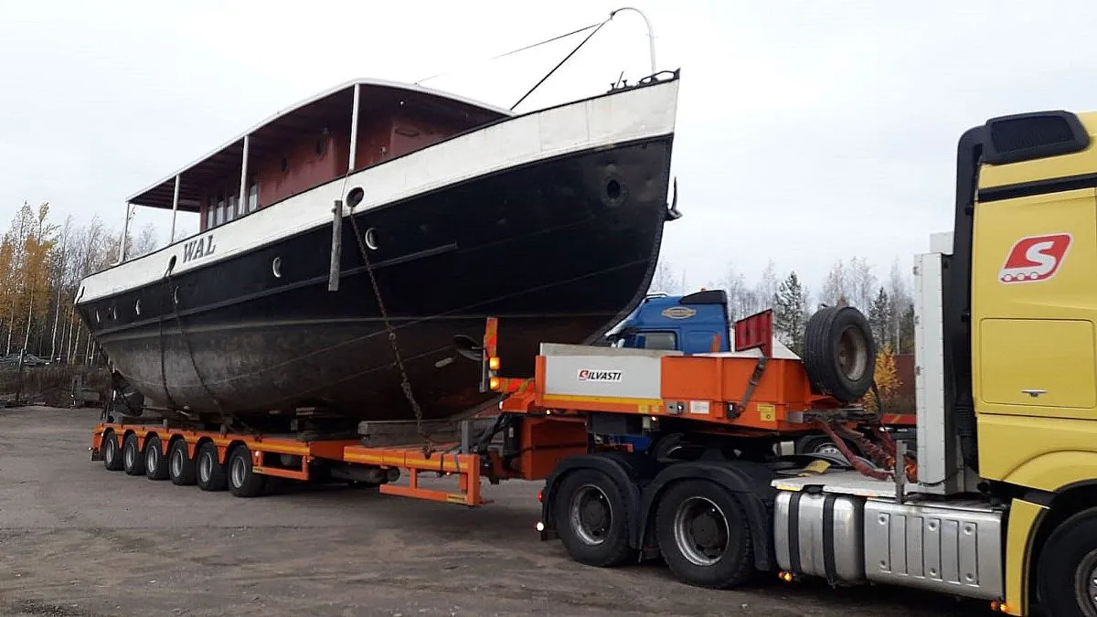 Truck and trailer ready to leave the shipyard